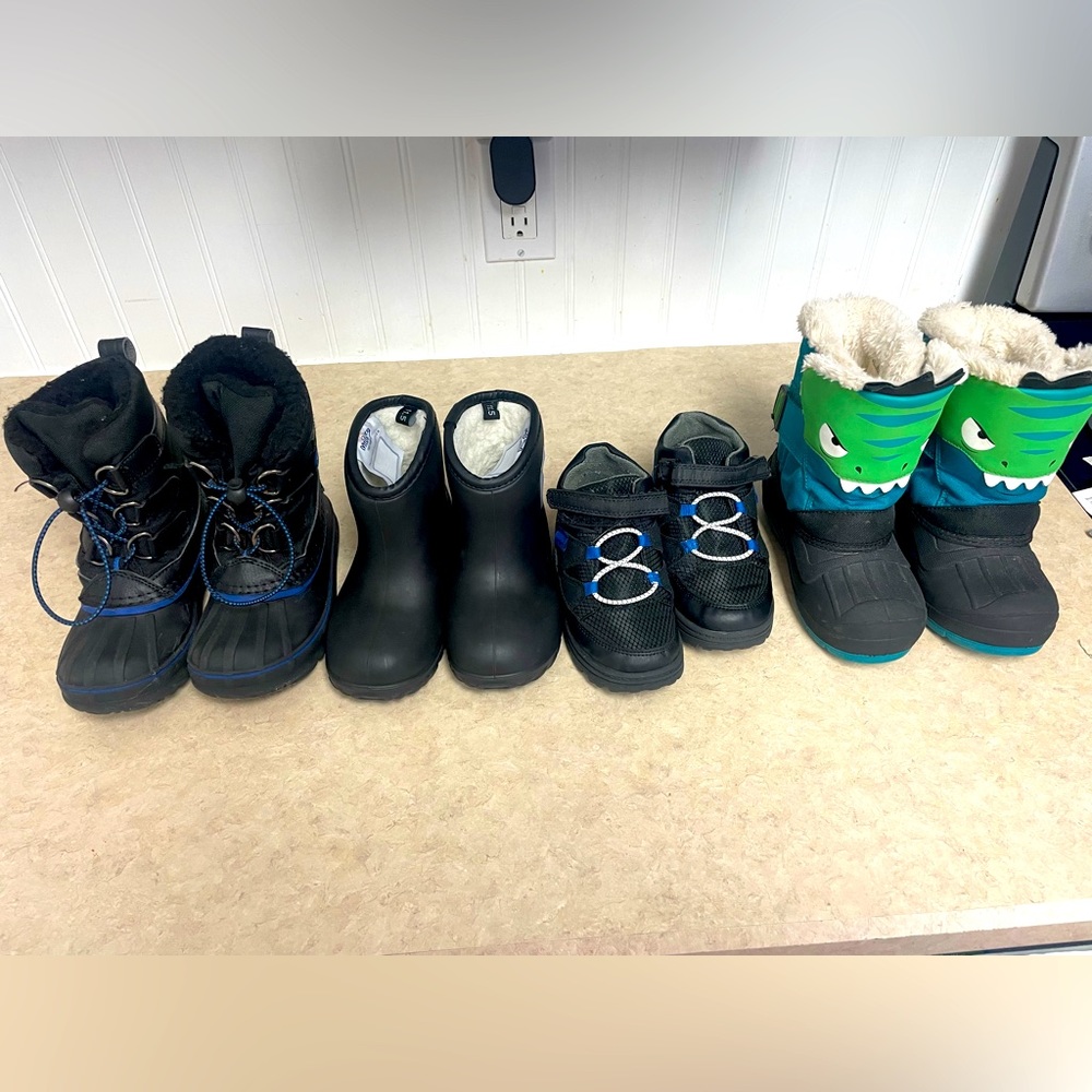 (PRICE IS FOR ALL 4) Boys Fall & Winter boots size 11 and 11.5